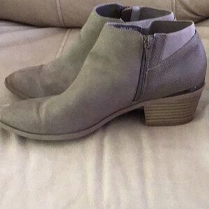 Simply Vera Vera Wang boots size 9